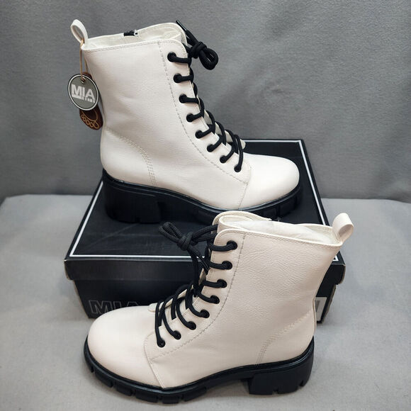 Mia Marlee White Leather Women's Combat boots in size 7.5 Medium - New in Box - Picture 2 of 9